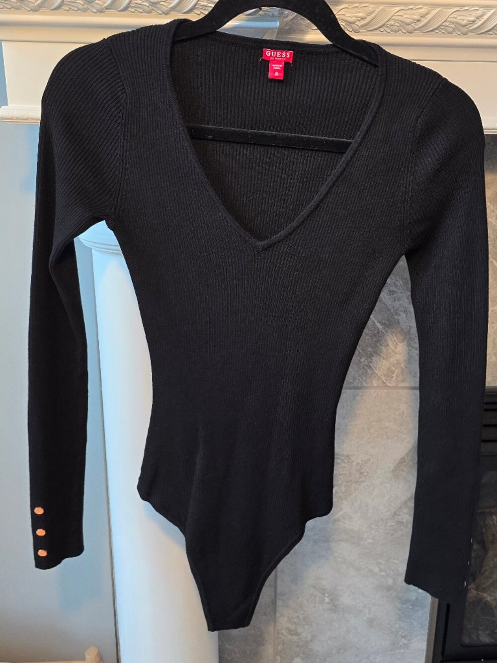 GUESS Black Ribbed Knit V-Neck Long Sleeve Bodysuit - Size M